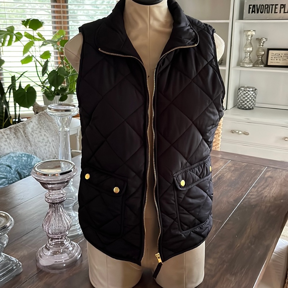 Black Quilted Vest With Gold Hardware- size medium ♥️